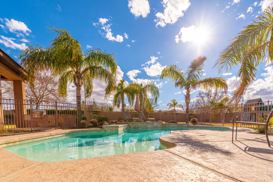 Gilbert home with nearly an acre, 5 bedrooms and a pool